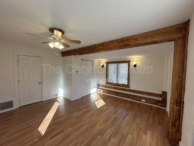 Building Photo - 537 1/2 Bucklin St