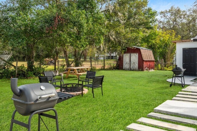 Building Photo - The peaceful place