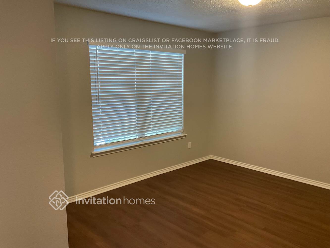 Building Photo - 910 Simi Dr