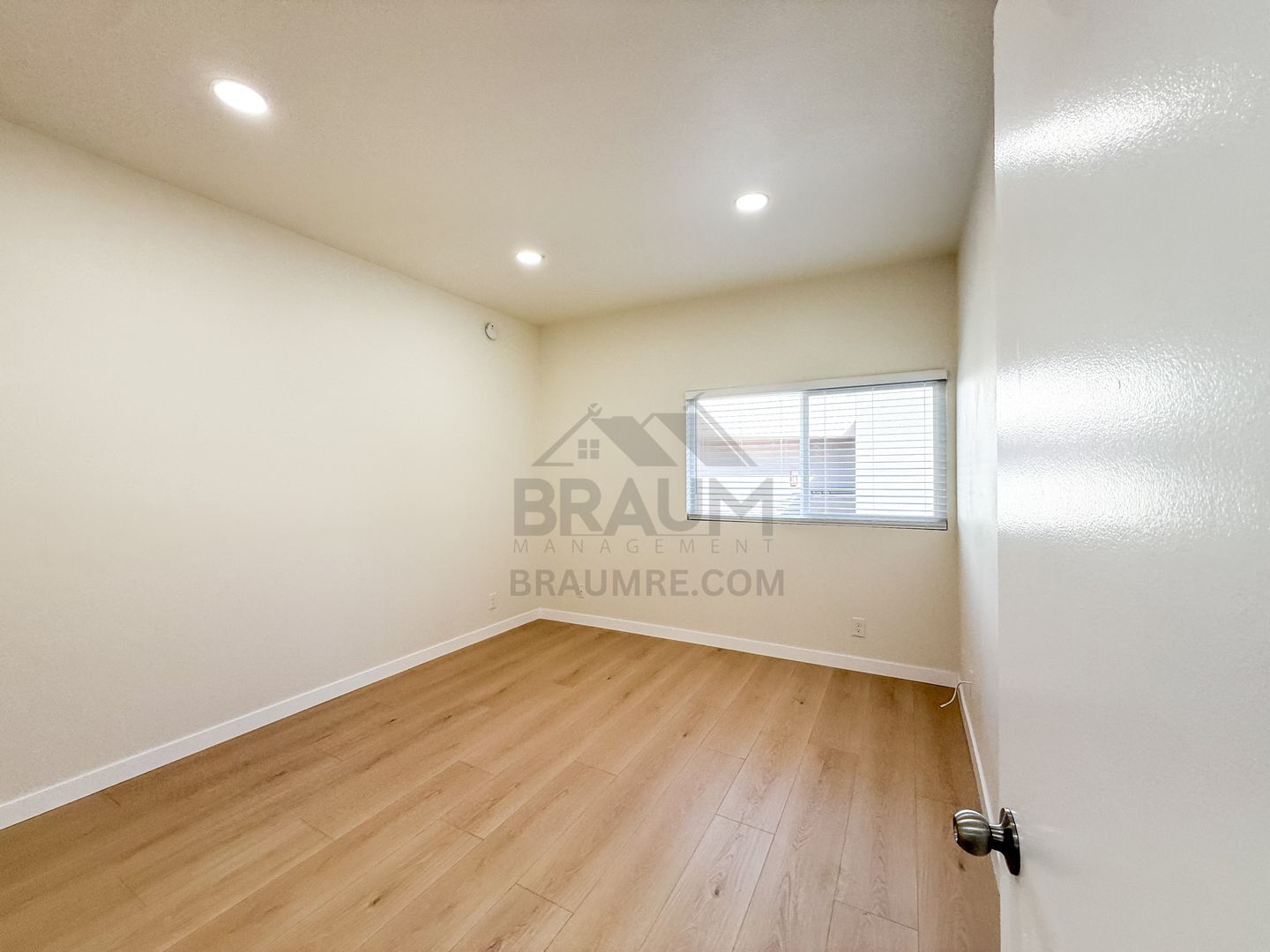 Building Photo - 11459 Collins St