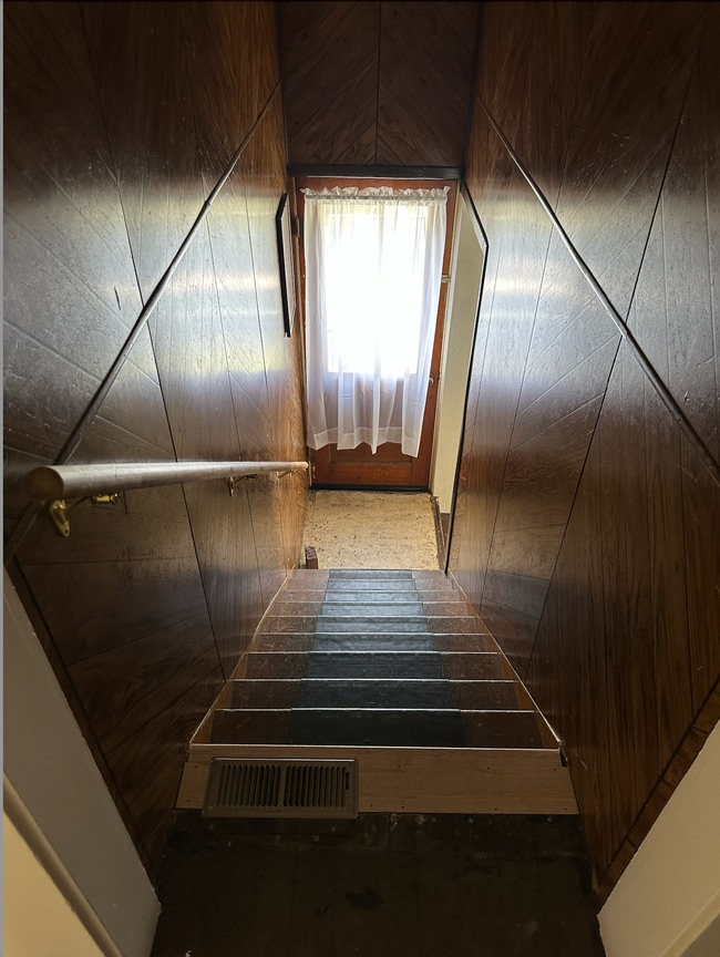 Building Photo - 214 S G St