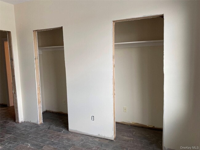 Building Photo - 21 Cedar Swamp Rd