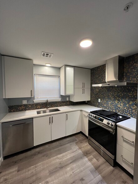 Building Photo - 35 Woodside Pl