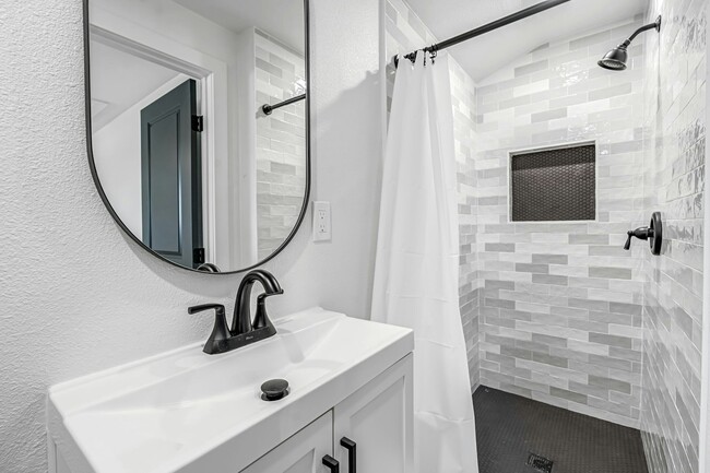 Building Photo - 406 Sierra Ave