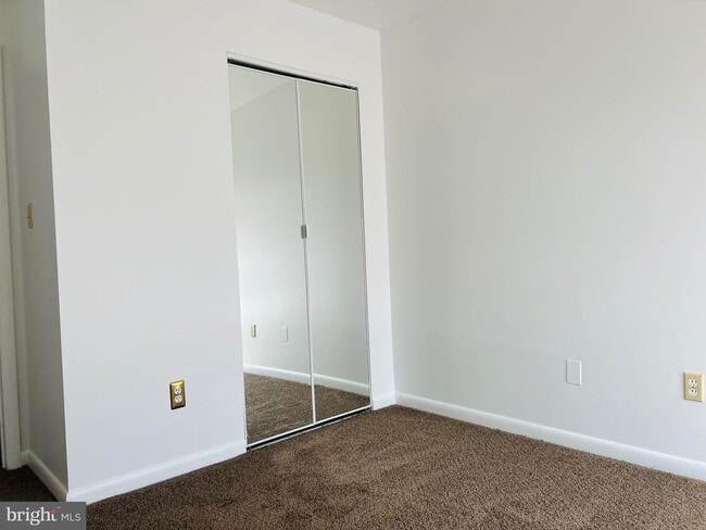 Building Photo - 8613 Seasons Way