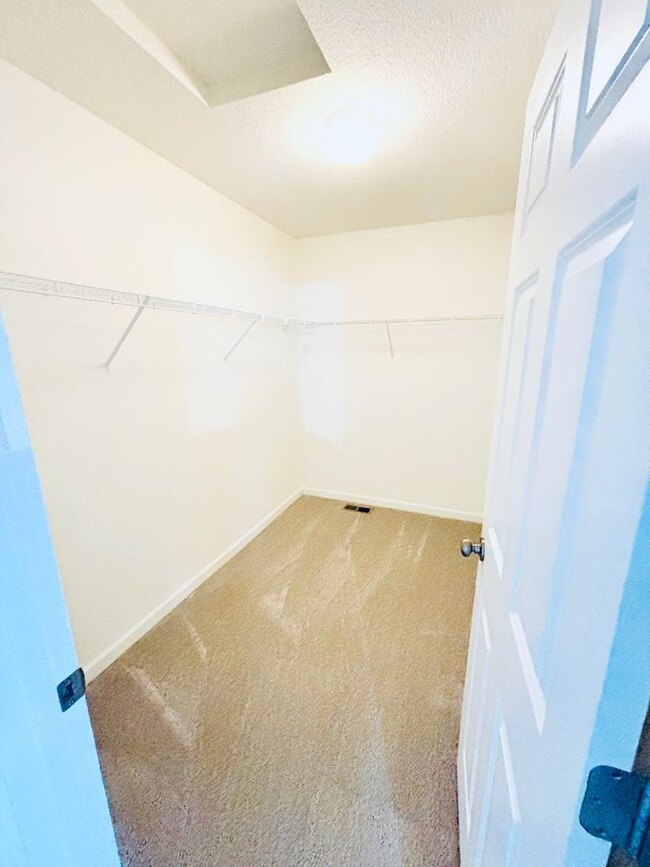 Building Photo - Beautiful 4 Bedroom Single Family Home in Prime Shakopee Neighborhood