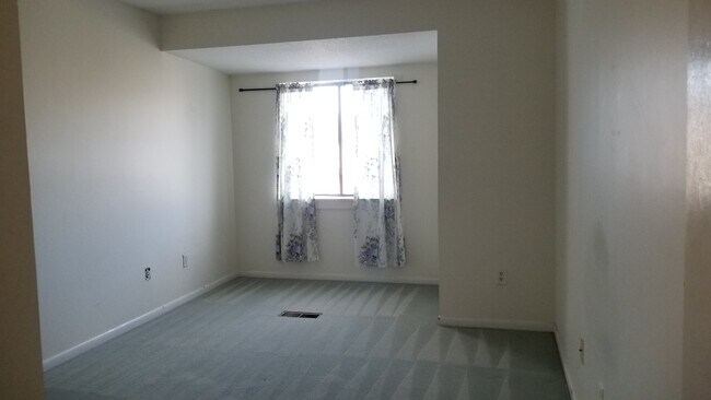 Building Photo - 212 Crosswoods Rd