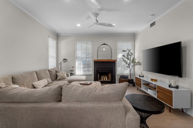 Building Photo - 607 S Glen Ave