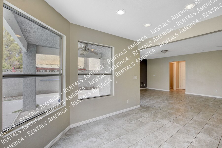 Building Photo - 319 Simon Bolivar Dr