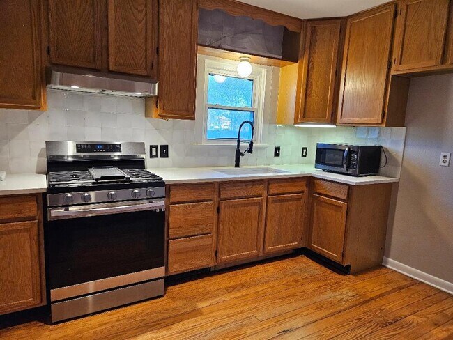 Building Photo - 110 Lexington Rd