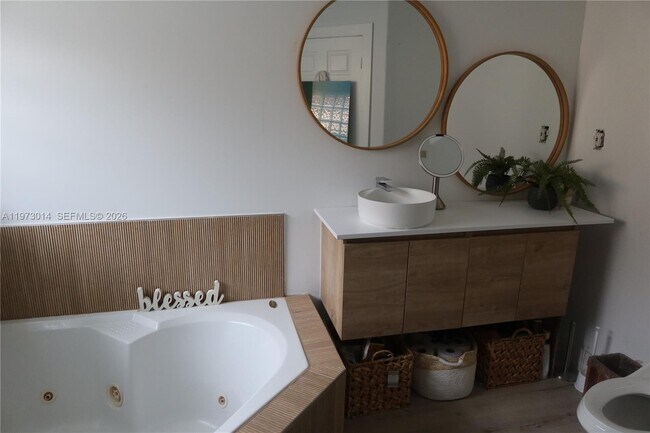 Building Photo - 5862 NW 113th Pl