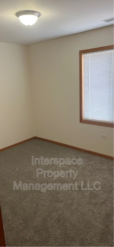 Building Photo - 1345 Rock Run Dr