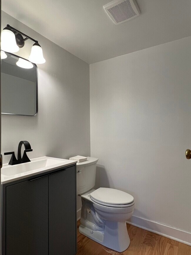 Building Photo - 1545 Winnetka Rd