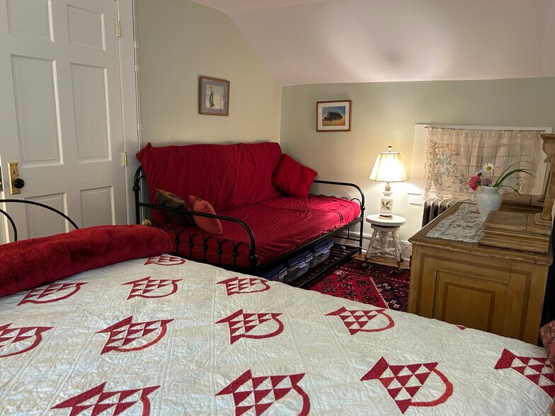 The Bedroom - 650 Van Wagner Rd