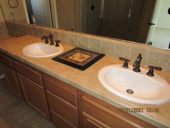 Building Photo - Centrally Located Single Story Home in Traditions