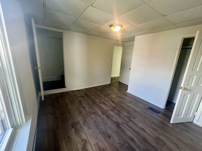 Building Photo - 615 Lake St