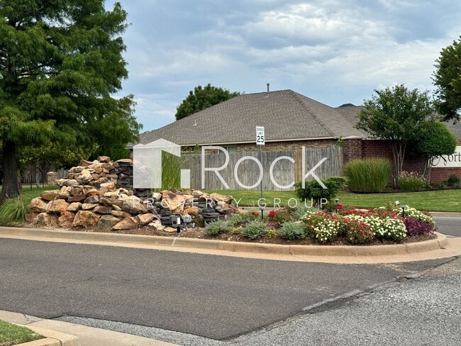 Building Photo - 3 Bed/2 Bath Edmond Home **AMAZING Locatio...