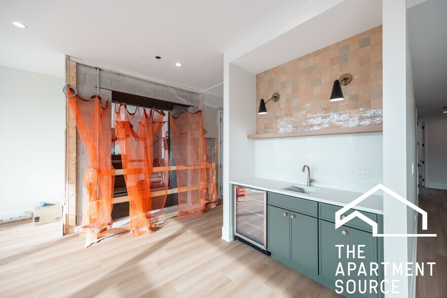 Building Photo - 1620 W Grand Ave