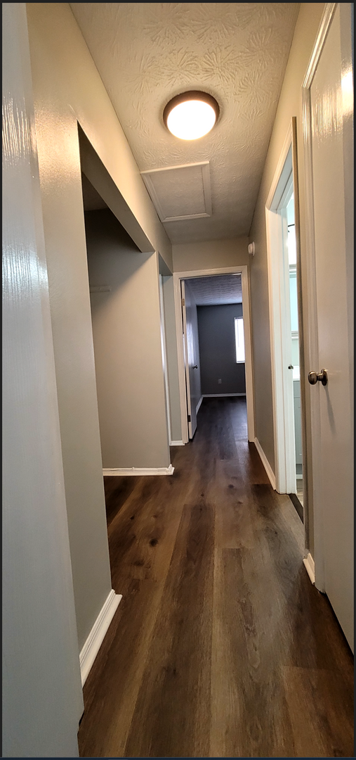 Building Photo - Beautiful 2 bedroom 1.5 bath Condo with at...