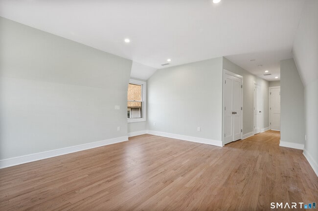 Building Photo - 115 E Elm St