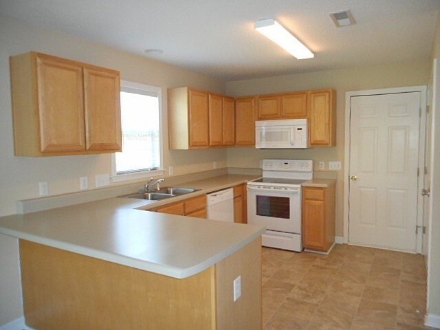 Building Photo - 204 Falcon Rd