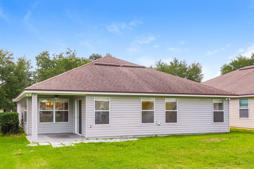 Building Photo - 635 Sunny Stroll Dr
