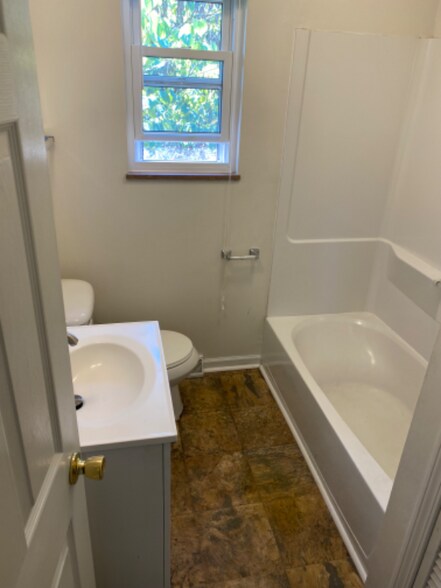 Building Photo - 222 Bowie St