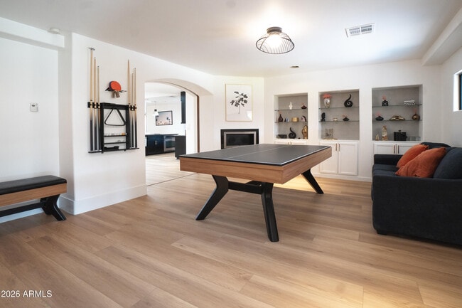 Building Photo - 4451 E Earll Dr