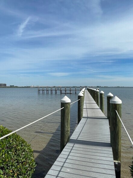 Building Photo - 5302 Bay Club Cir