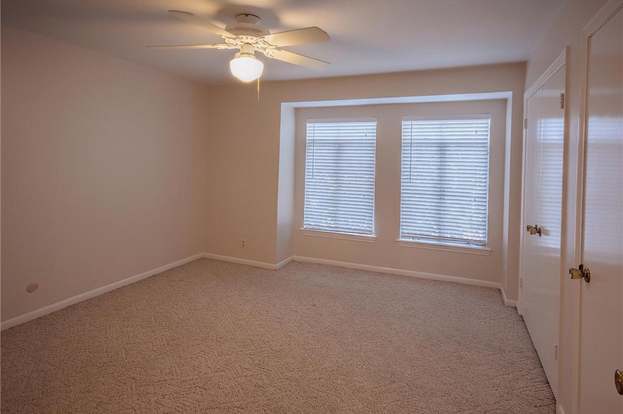 Building Photo - 6310 Chevy Chase Dr