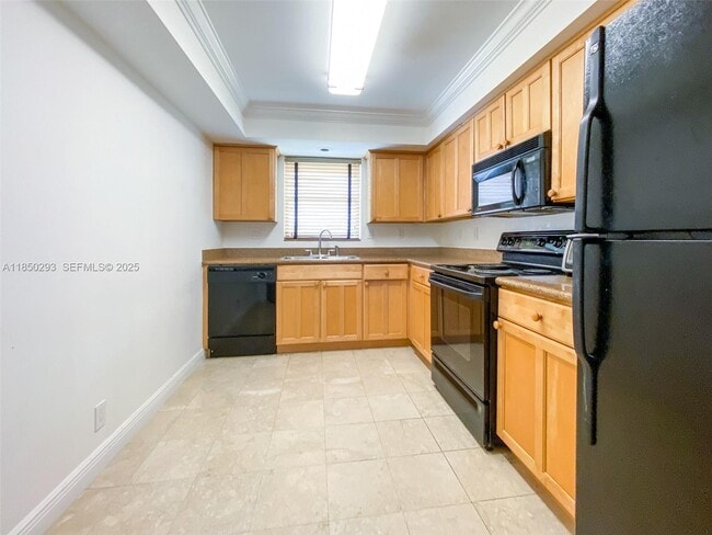 Building Photo - 10000 Bay Harbor Terrace