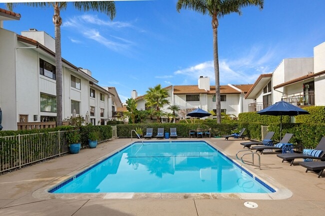 Building Photo - This wonderful East Beach Townhome Awaits!