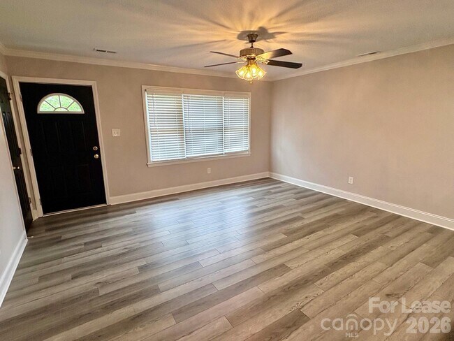 Building Photo - 803 Robinson Rd