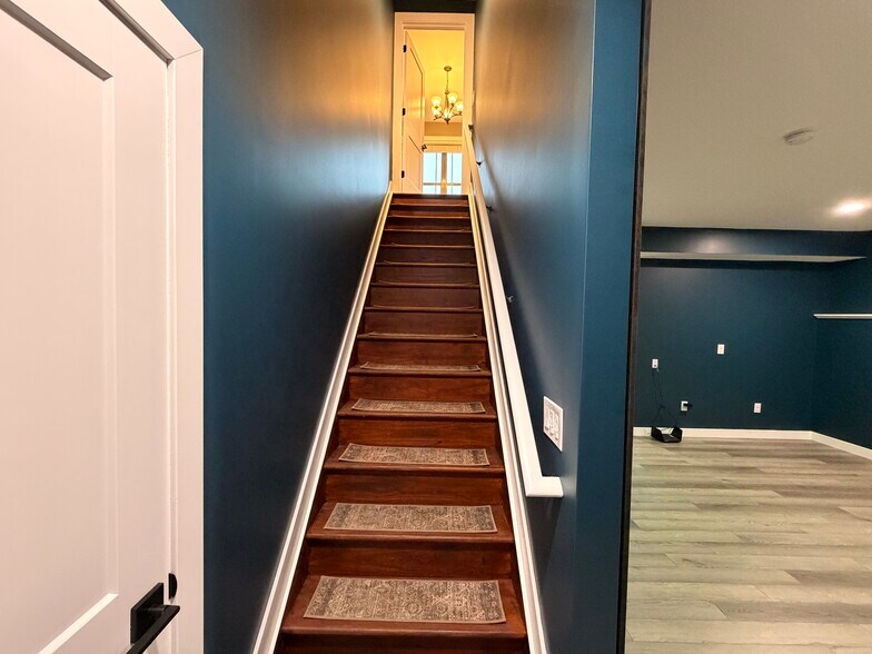 Building Photo - 746 Golden Spring Dr