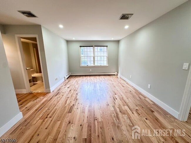 Building Photo - 107A S Maple Ave