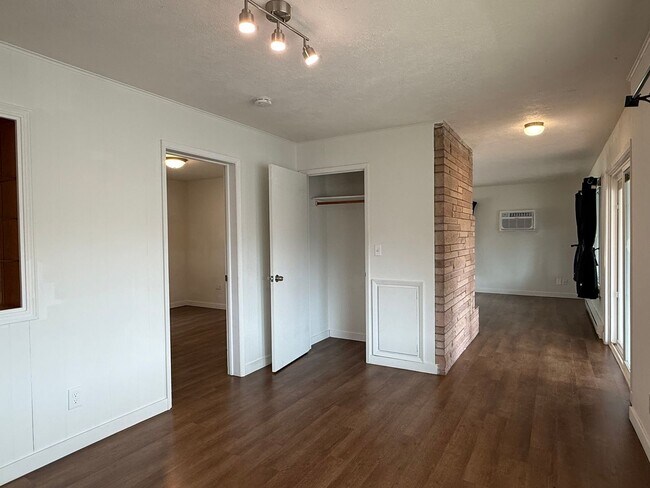 Building Photo - 2 Bedroom 1 Bath 1500 Sq/Ft home on Acreage in Medical Lake with 3 Car Garage & Out Building