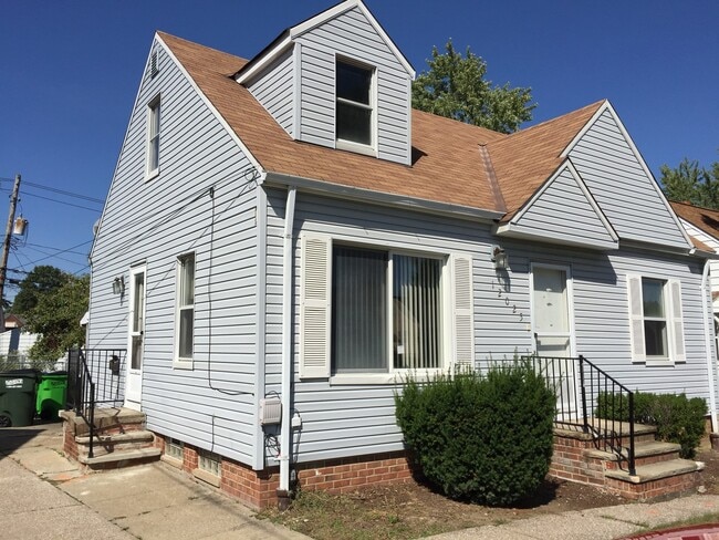 Primary Photo - 12025 Shady Oak Blvd