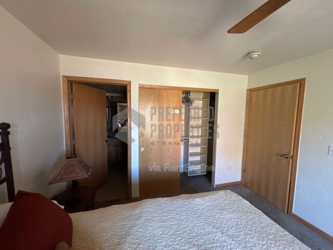 Building Photo - 3335 Columbine Dr