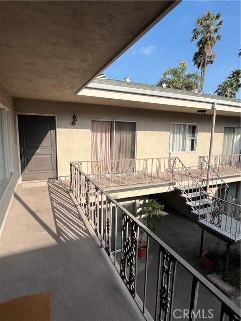 Building Photo - 837 S Windsor Blvd