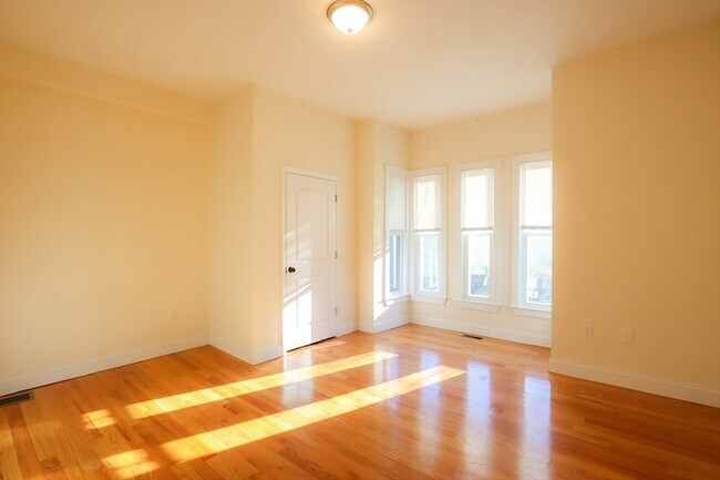 Building Photo - 29-33 Highland Avenue Unit 3