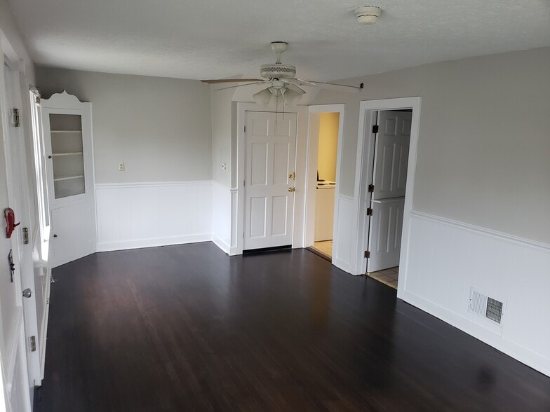 Primary Photo - 500 N Catherine St