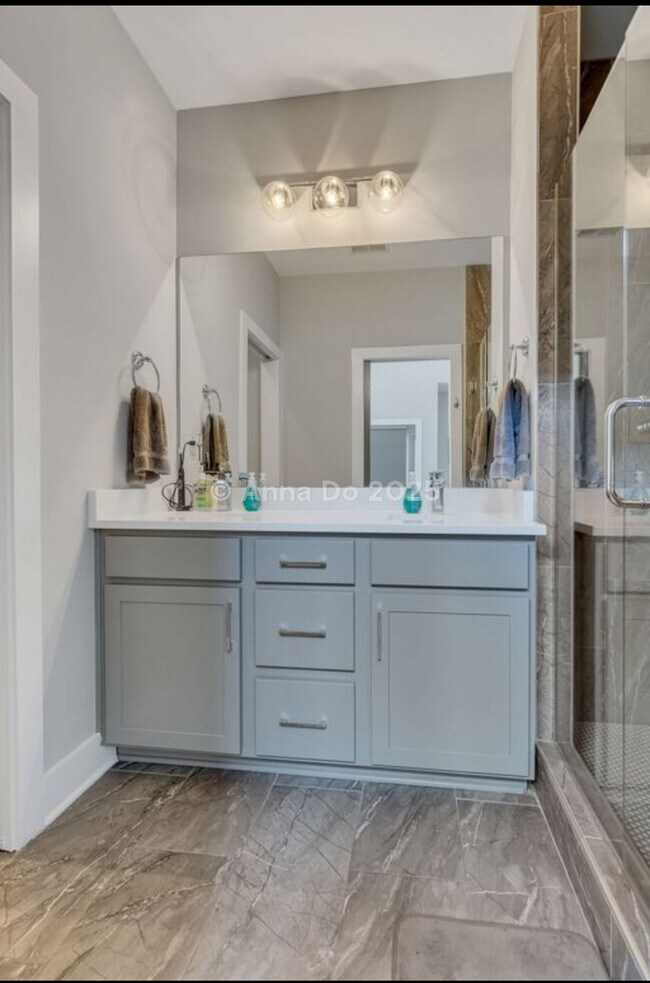 Building Photo - 809 21st Ave N