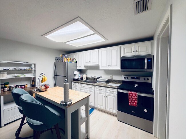 Building Photo - 7220 Southgate Blvd