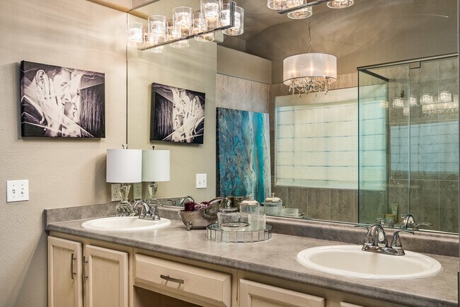 Building Photo - Updated Broadmoor Glens!