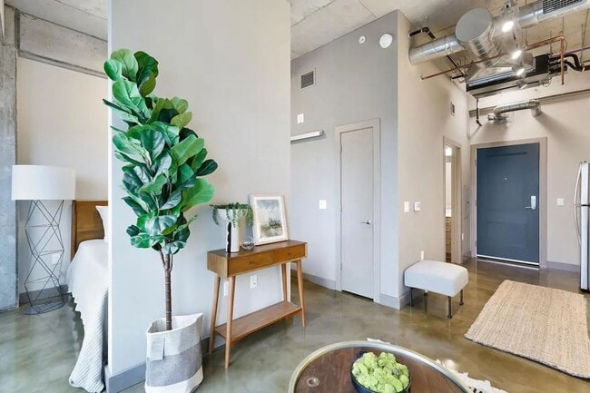 Building Photo - FURNISHED STUDIO IN THE HEART OF THE NORTH LOOP - UTILITIES INCLUDED!