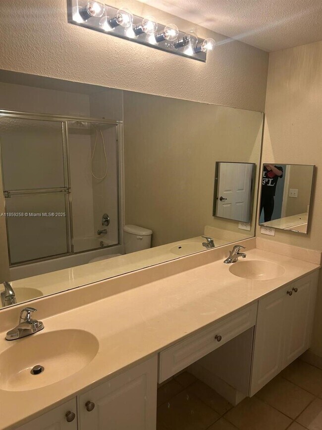 Building Photo - 2809 Amalei Dr