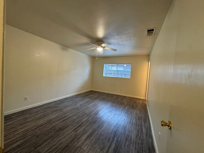 Building Photo - 3366 - Atreya