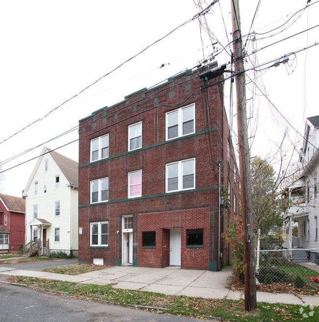 Building Photo - 40 Dewey St