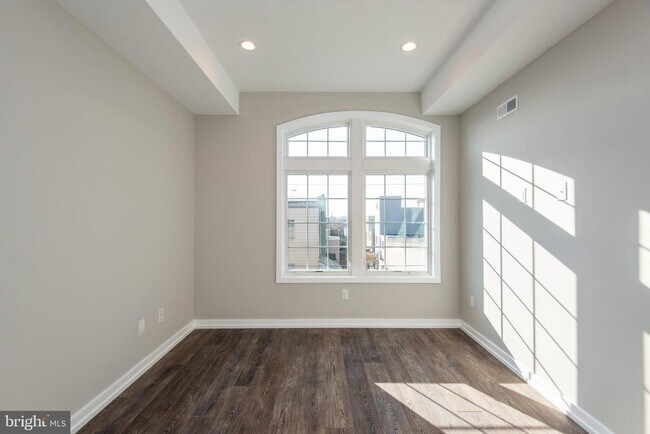 Building Photo - 1340 S 13th St
