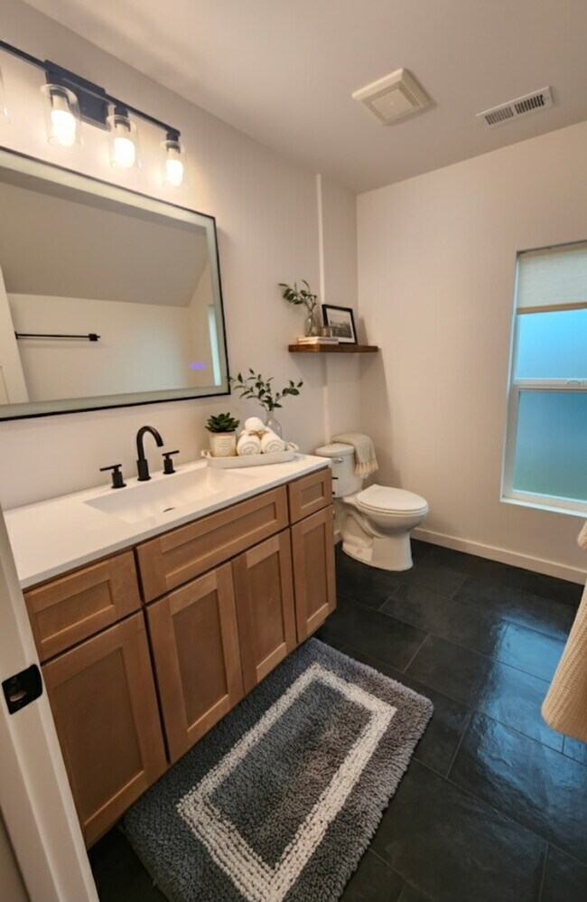 Building Photo - 515 Irving St